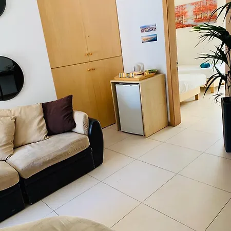 Malti Budget St. Julian's