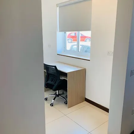 Malti Budget אכסניה *